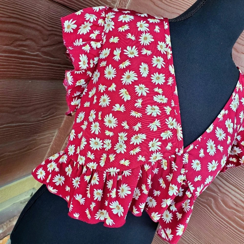 SHEIN Red Floral Crop Top Ruffle Sleeves and Hem Size Medium NWOT - Picture 4 of 9